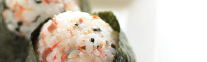चावल, ओनिगिरी, ताकीकोमी गोहन और फ्राइड राइस