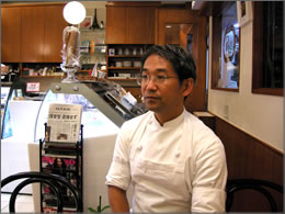Managing Chef Mr. Tetsuhide Park