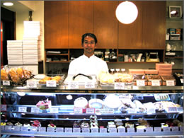 Managing Chef Mr. Tetsuhide Park