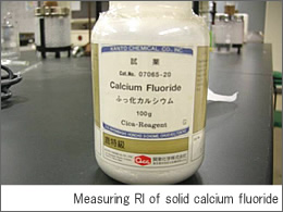 Measuring RI of solid calcium fluoride
